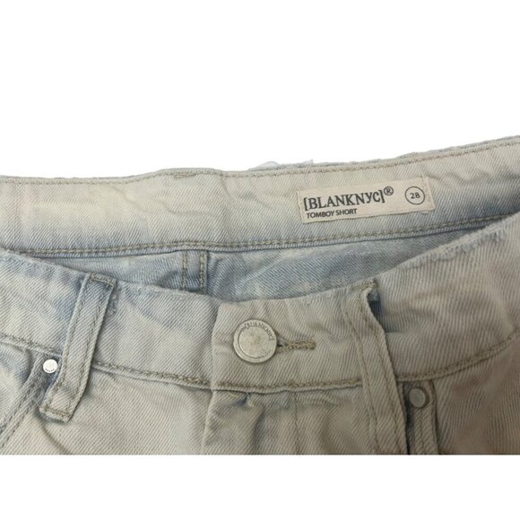 BlankNYC White Washed Distressed Shorts. Size 28 - Picture 4 of 4